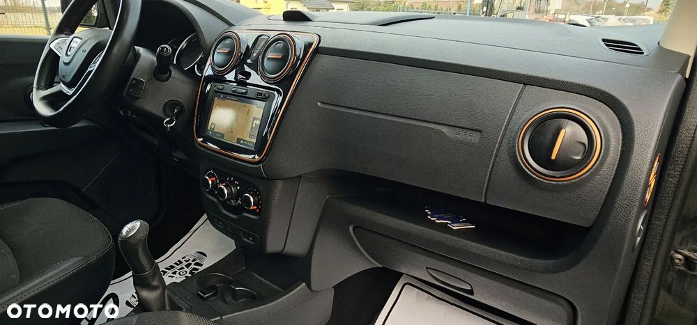 Dacia Lodgy TCe 115 Stepway - 32