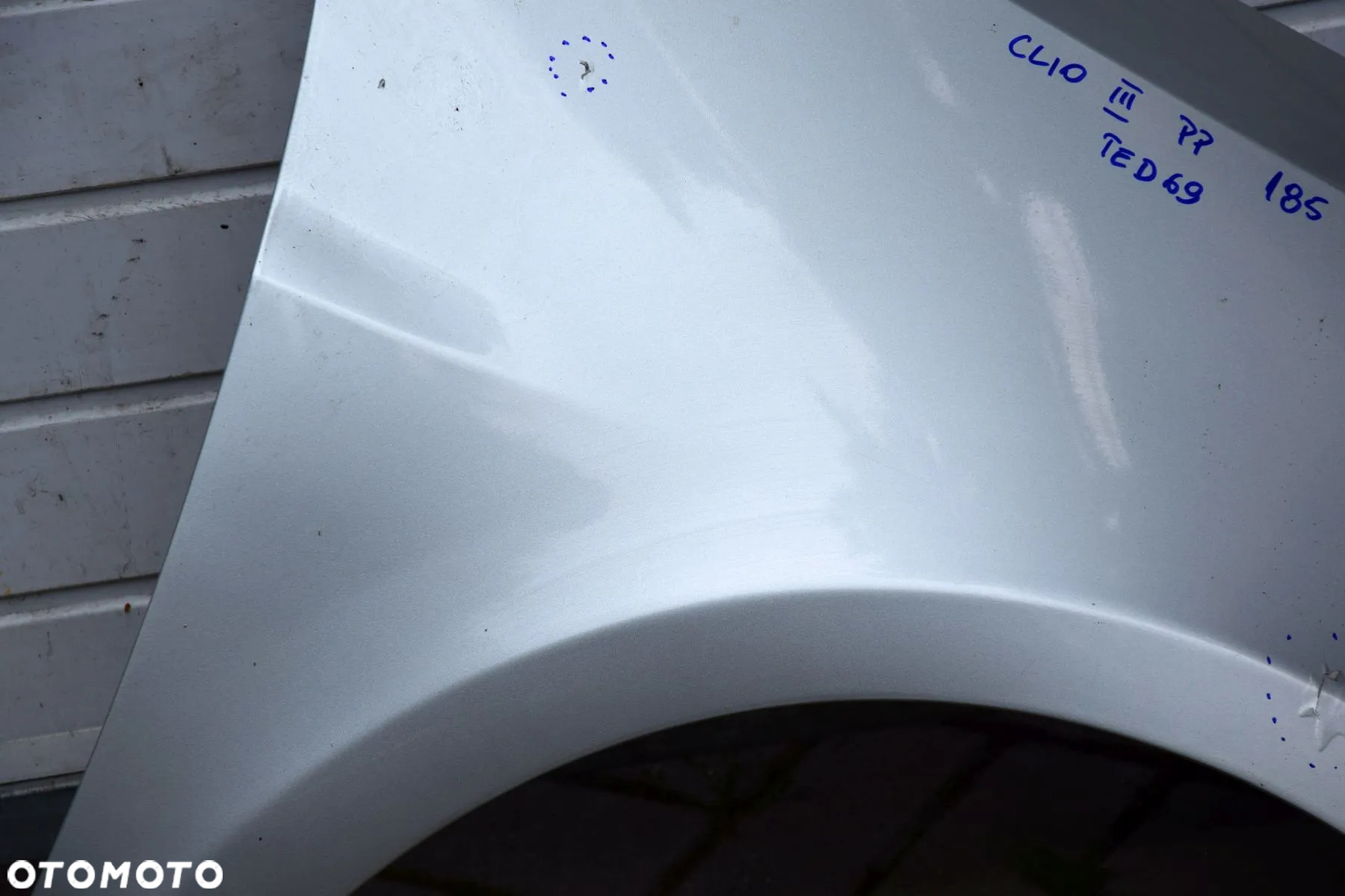 Renault Clio III 3 Błotnik PRAWY przedni przód srebrny TED69 szer. 185 - 7