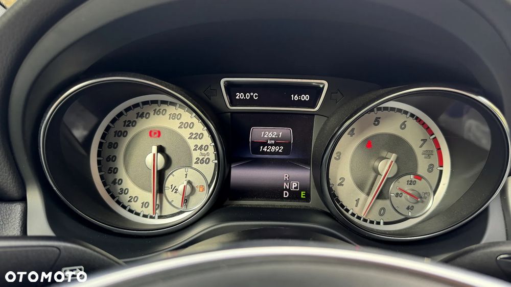 Mercedes-Benz CLA 180 7G-DCT AMG Line - 32