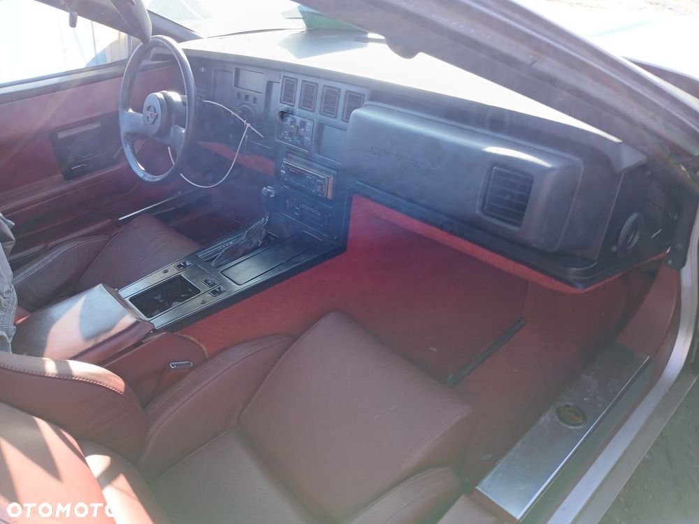 Chevrolet Corvette - 23