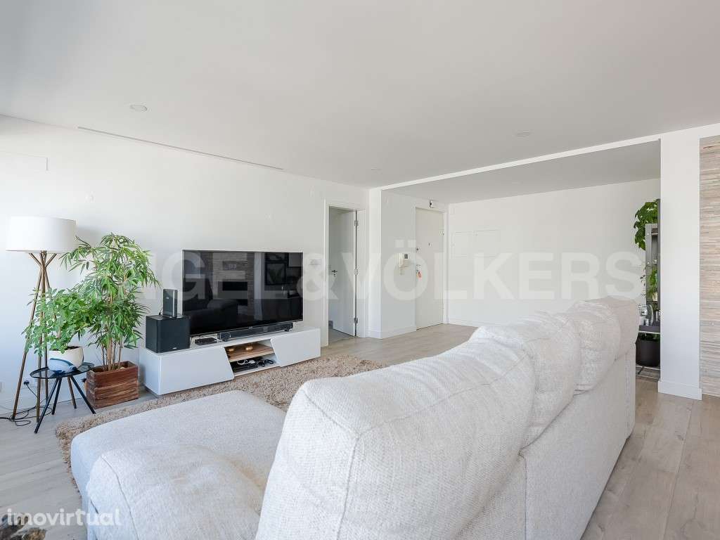 Luminoso T4+1 remodelado em Benfica - Grande imagem: 4/24