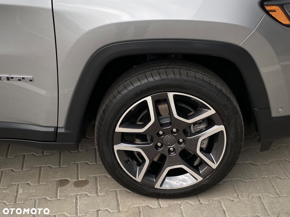 Jeep Compass - 8