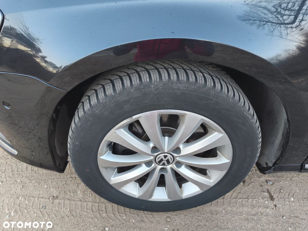 Volkswagen Passat 2.0 TDI Highline - 16