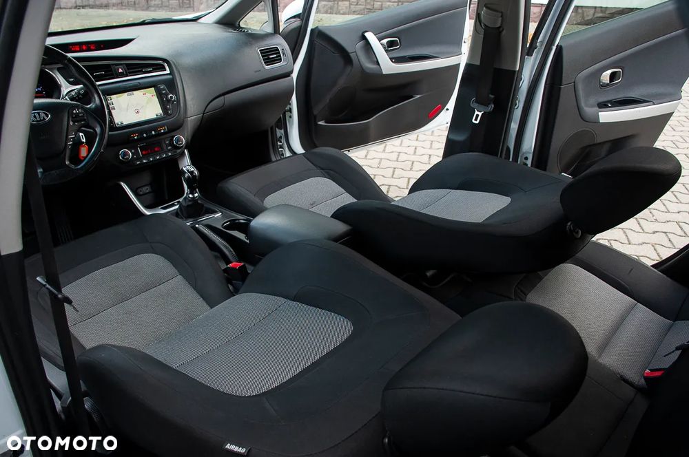 Kia Ceed 1.6 CRDi 136 ISG Platinum Edition - 33