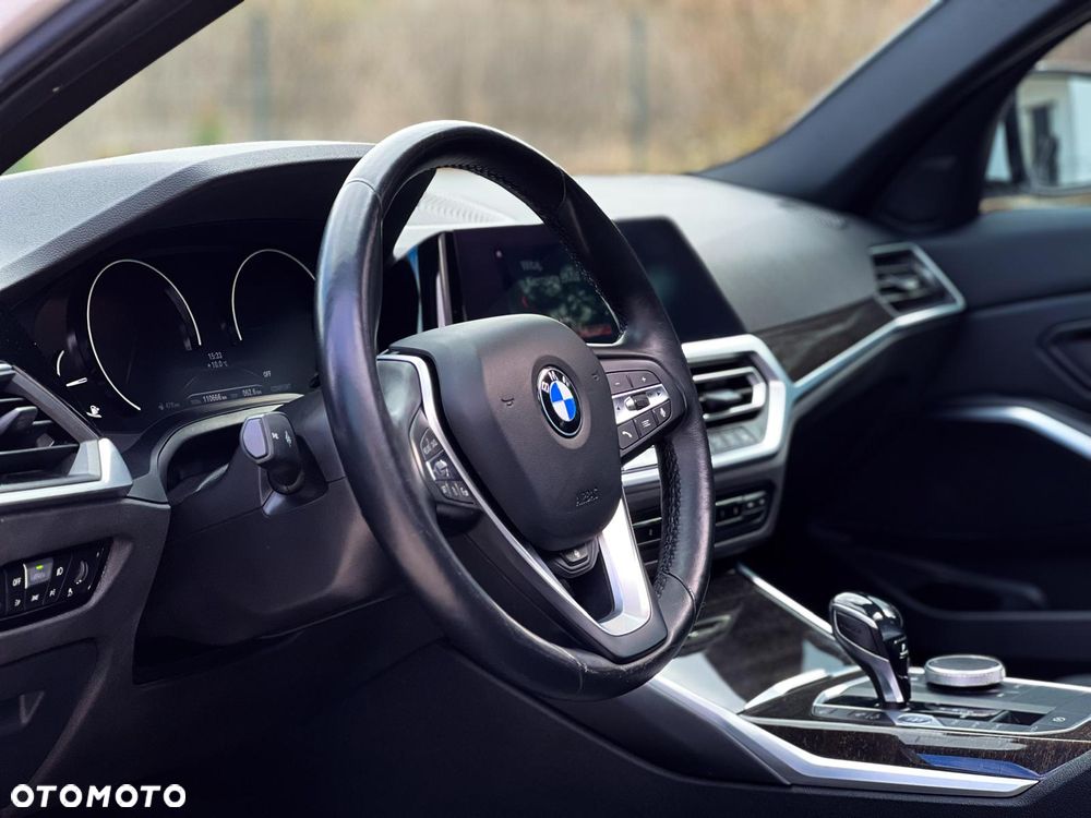BMW Seria 3 330i Sport Line sport - 30
