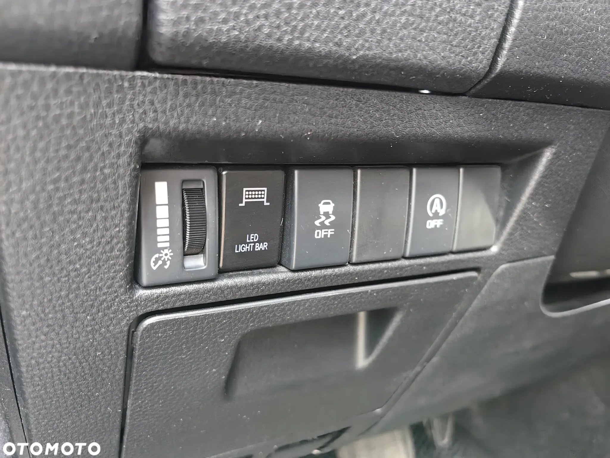 Isuzu D-Max 1.9 EC LSE - 8