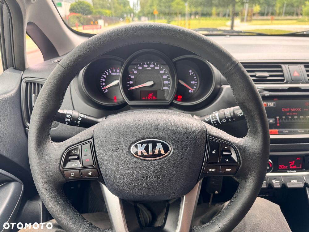 Kia Rio 1.4 Fifa World Cup Edition - 13