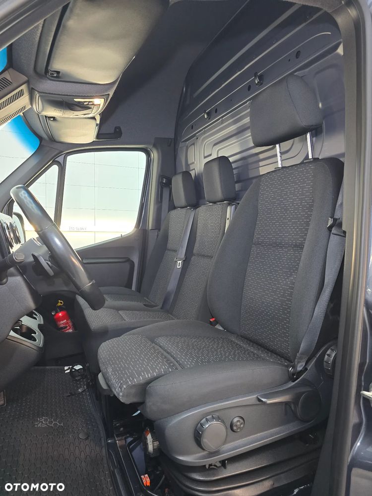 Mercedes-Benz SPRINTER 319 3.0 V6 CDI AUTOMAT 4,40Cm Długi SERWIS ASO MERCEDES-BENZ DO OSTATNIEGO km SALON PL FUL LED HIGH PERFORMANCE MBUX z ekranem dotykowym 10,25 cali SIEDZENIE KIEROWCY KOMFORTOWE, HYDRAULICZNE RESOROWANE PODGRZEWANA SZYBA PRZEDNIA TEMPOMAT KAMERA COFANIA LAKIER METALIK - 29