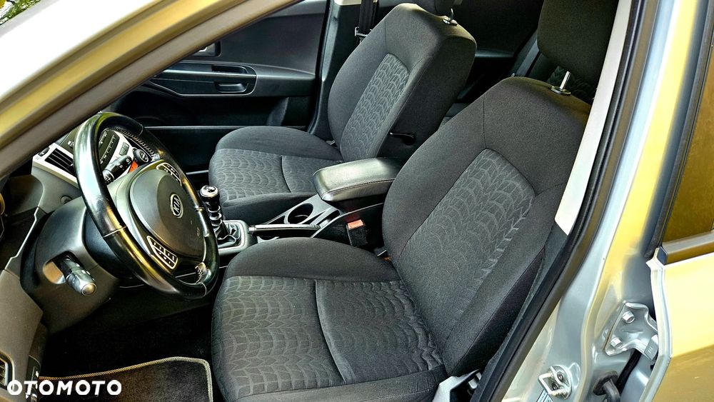 Kia Ceed Cee'd 2.0 crdi Comfort + - 7