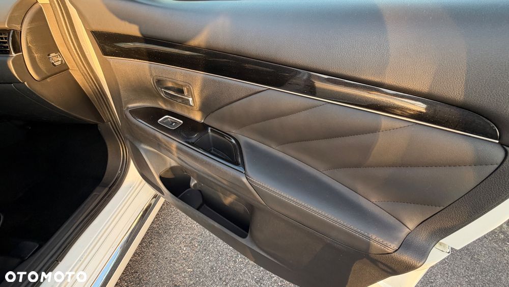 Mitsubishi Outlander - 19