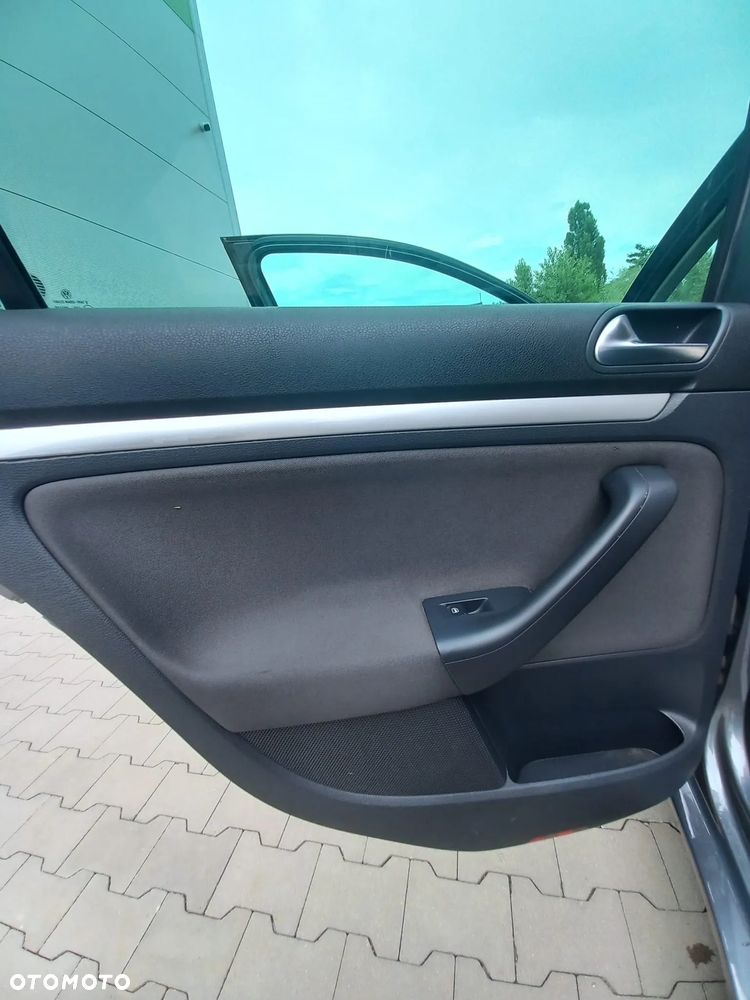 Volkswagen Golf 1.9 TDI DPF United BlueMotion - 30
