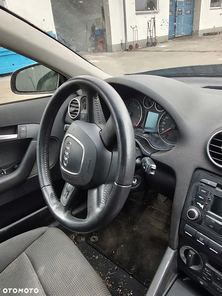 AUDI A3 8P 2008 r. 1,9d na części drzwi szyby fotel zamek podsufitka lampa zderzak klapa itp - 12