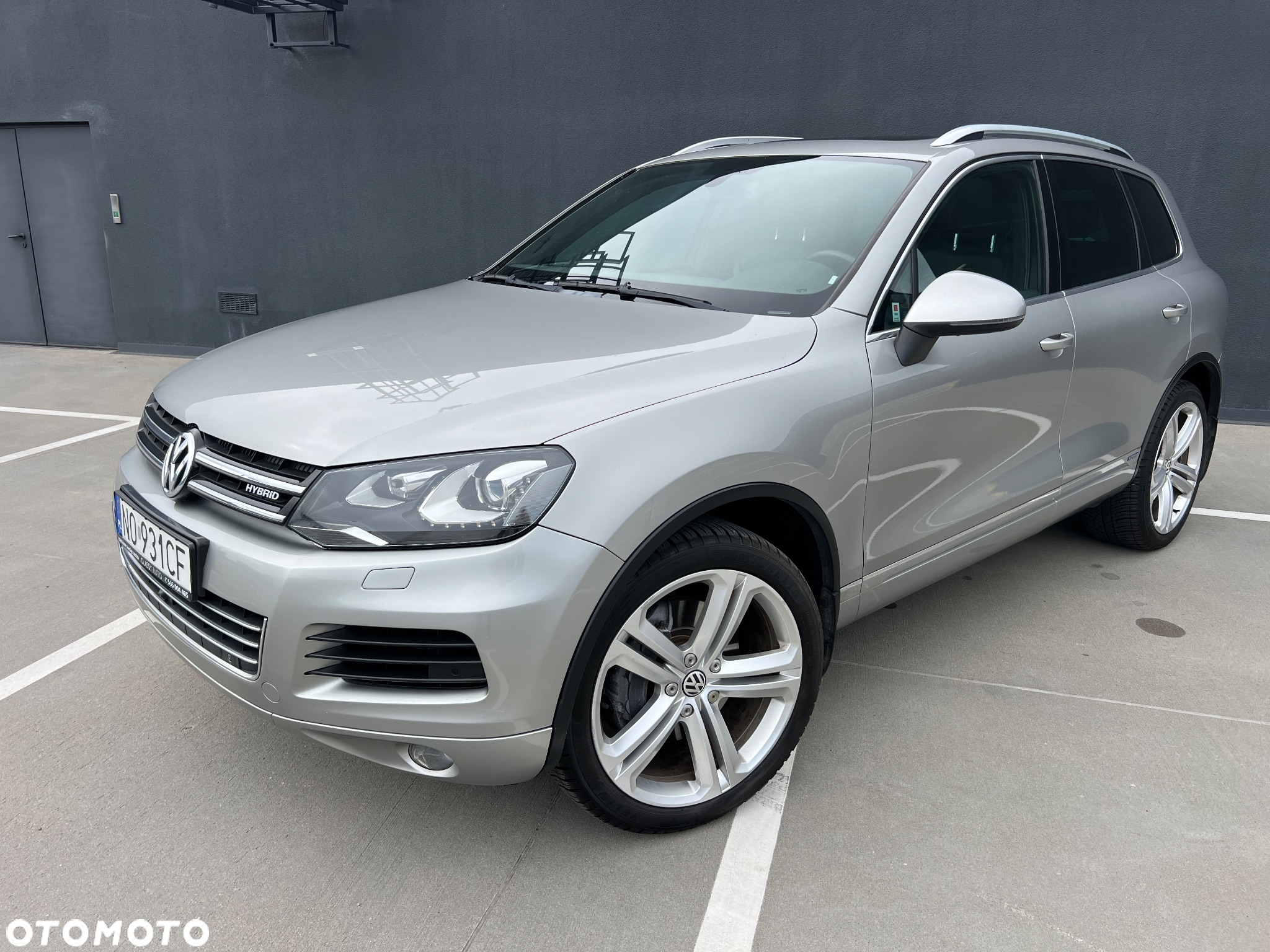 Volkswagen Touareg 3.0 Hybrid 4Motion Automatik - 4