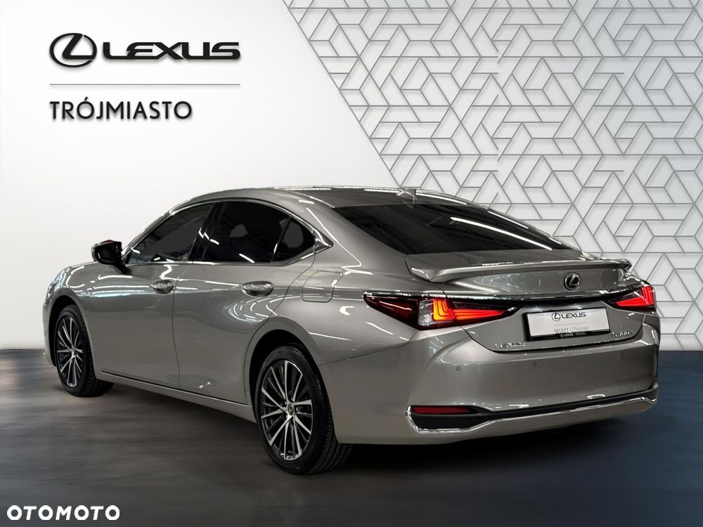 Lexus ES 300h Business Edition - 4