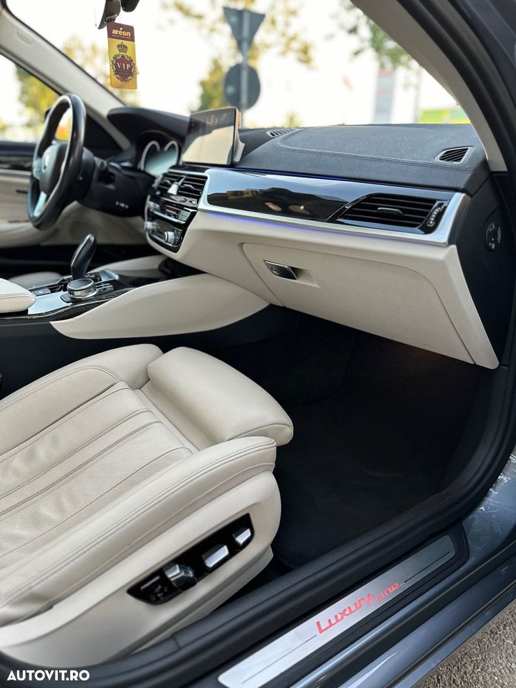 BMW Seria 5 520d xDrive Touring Aut. Luxury Line - 9