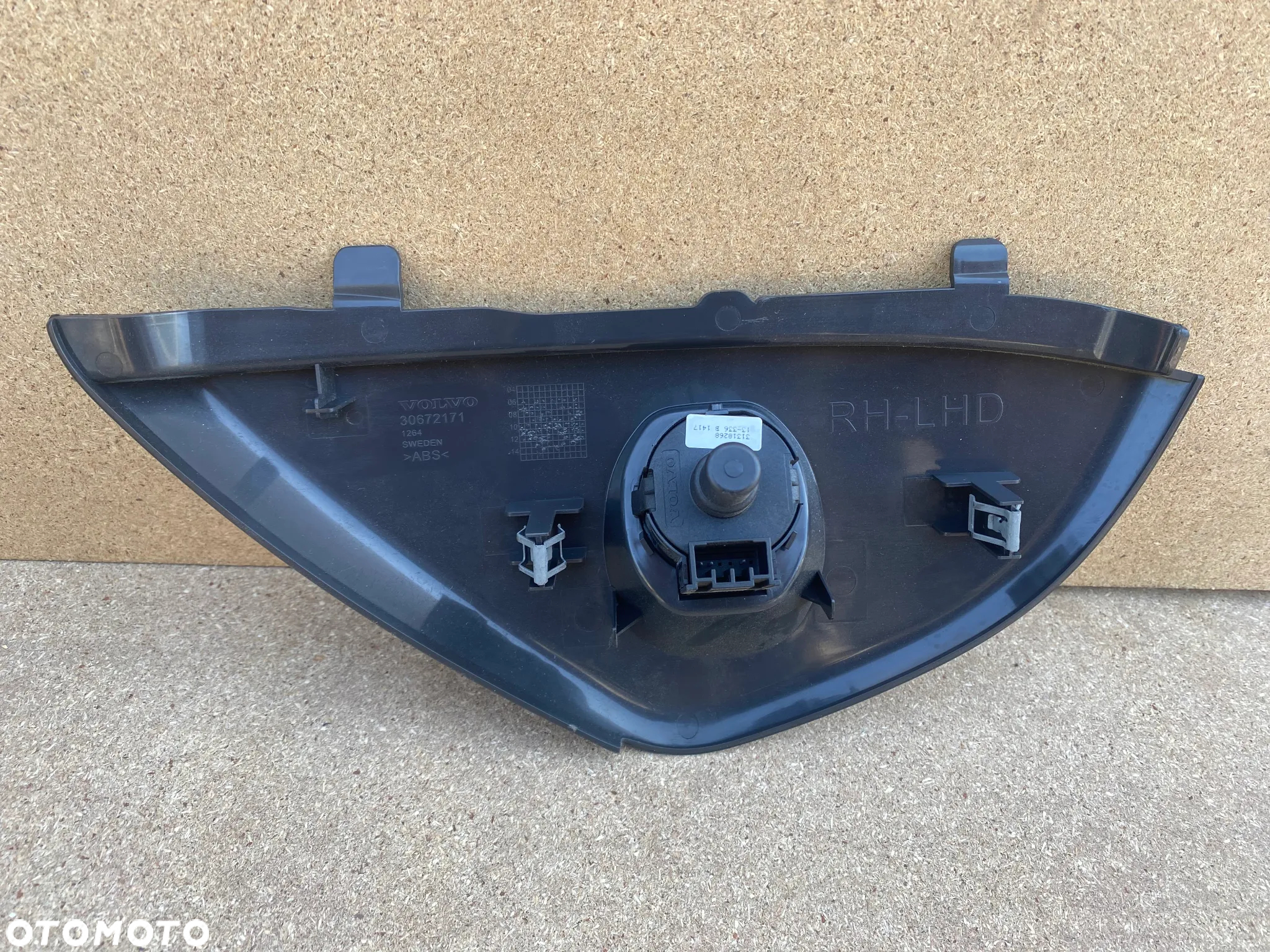 OSŁONA ZAŚLEPKA DESKI KONSOLI PRAWA VOLVO V70 30672171 - 2