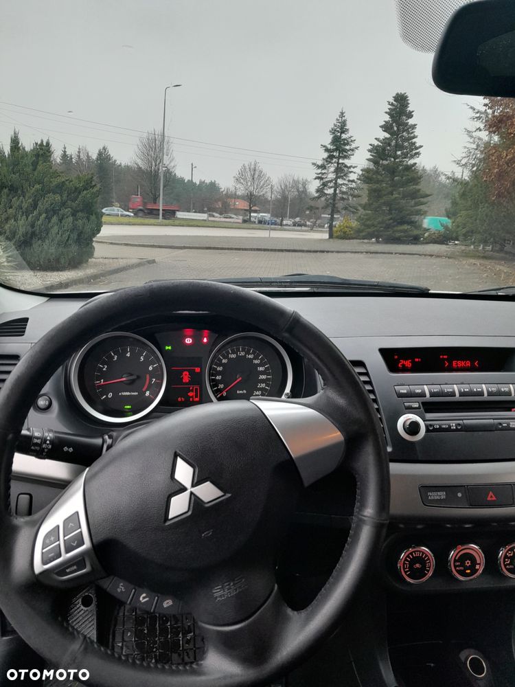 Mitsubishi Lancer 1.6 Invite - 13