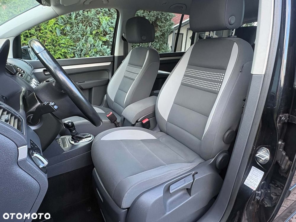 Volkswagen Touran 2.0 TDI DPF BlueMotion Technology DSG Highline - 12