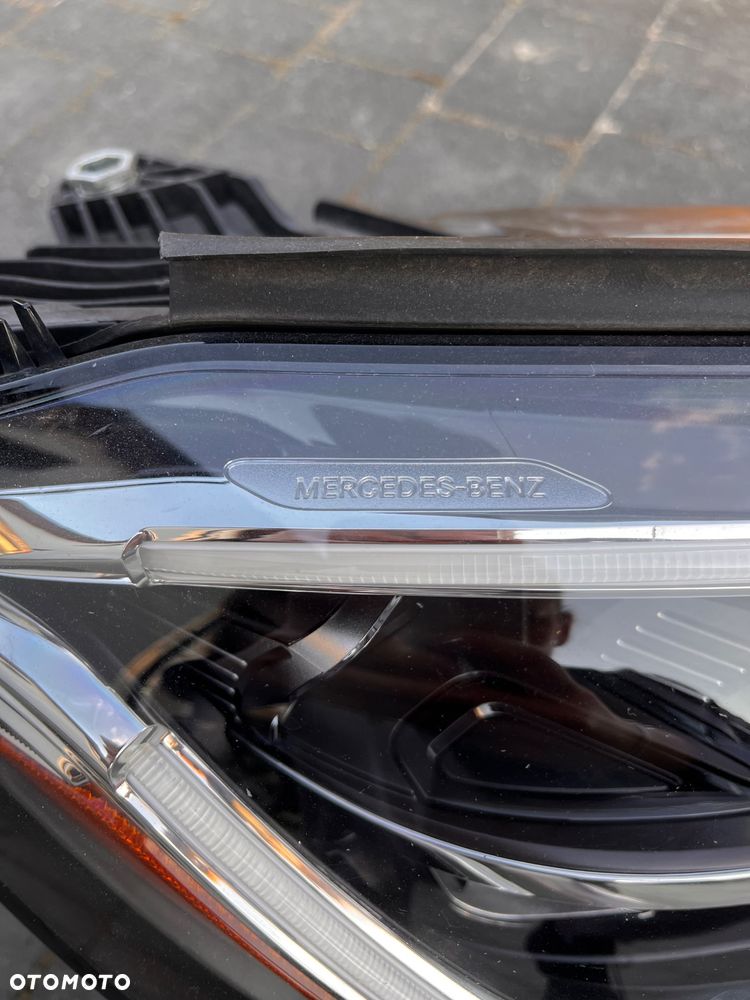 Lampa przednia LED Mercedes Benz GLC 300 - 2