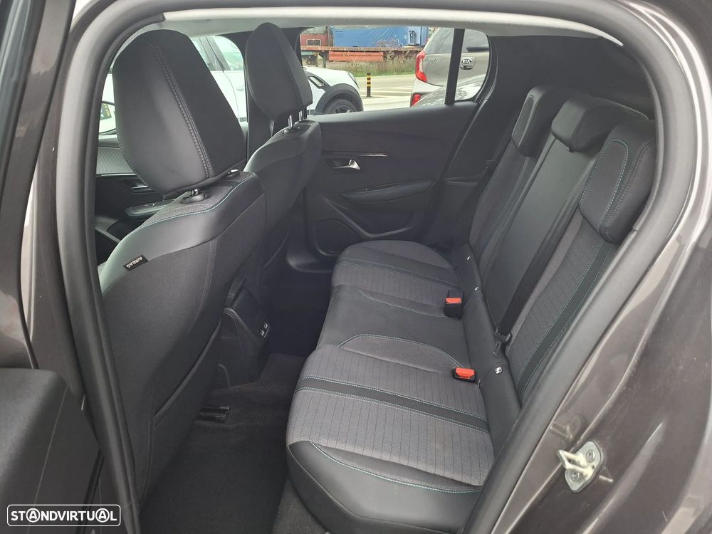 Peugeot 208 PureTech 130 EAT8 Allure - 32