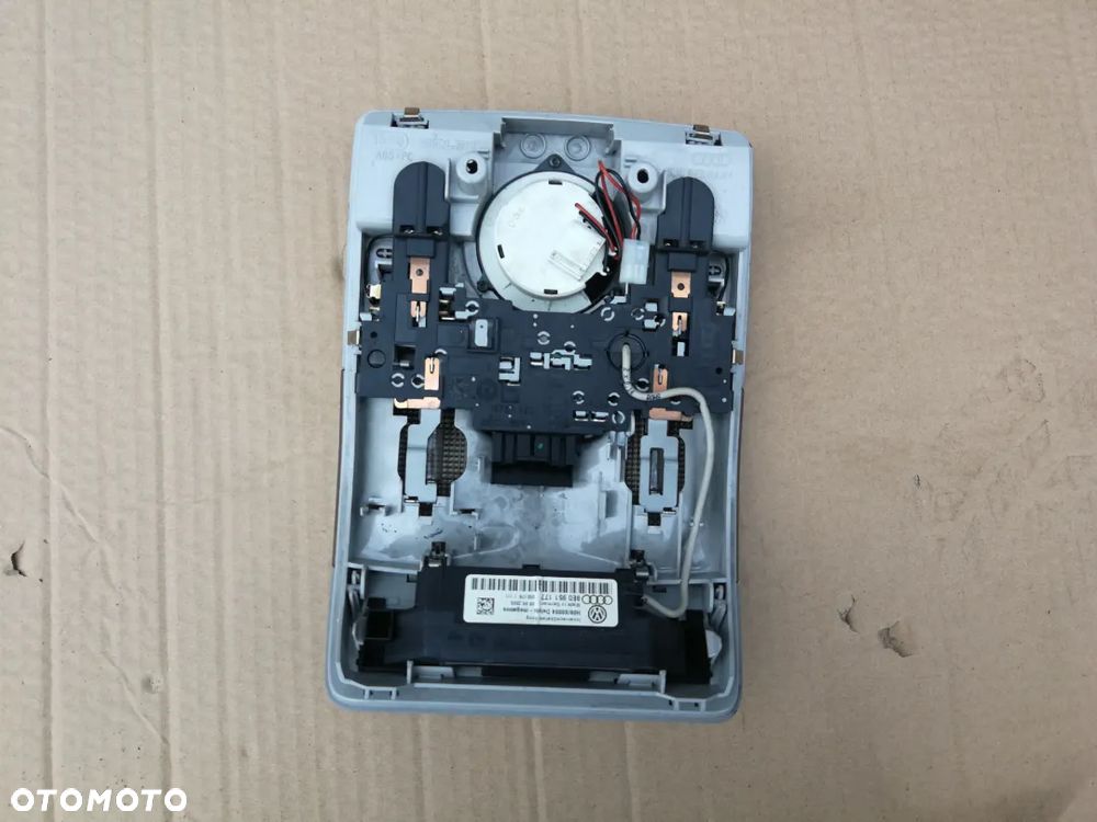 Audi A3 8P lampka oświetleni Kabiny szyberdach - 5