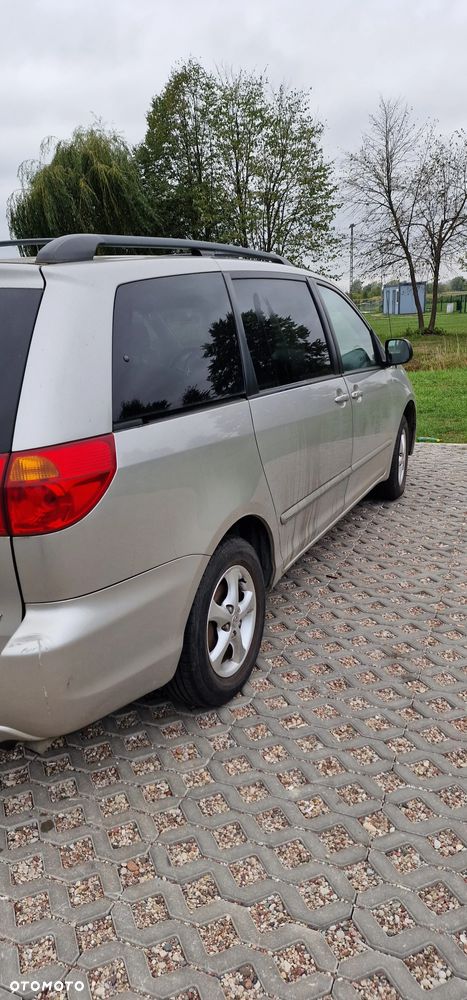 Toyota Sienna 3.3 LE AWD - 4