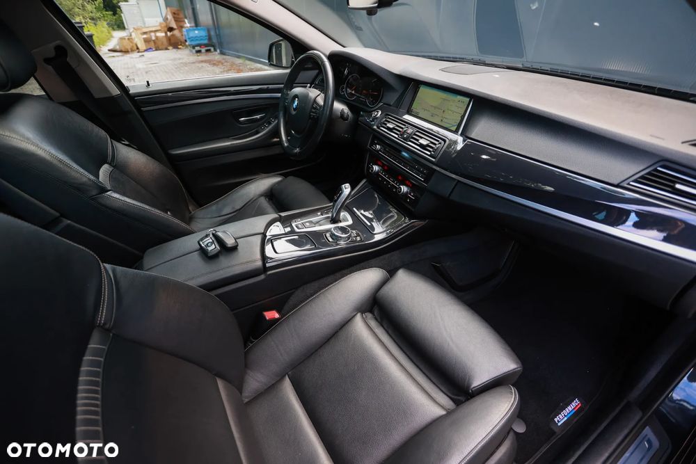 BMW Seria 5 525d Sport-Aut Luxury Line - 26