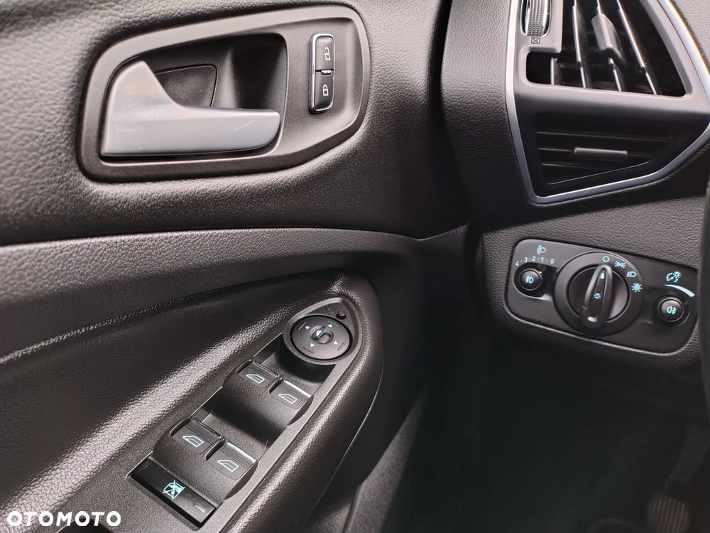 Ford Kuga 1.6 EcoBoost 2x4 Titanium - 23