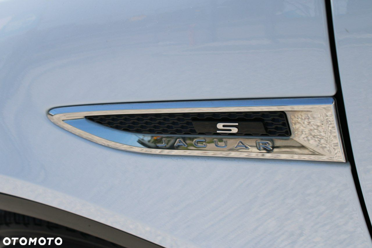 Jaguar E-Pace - 11