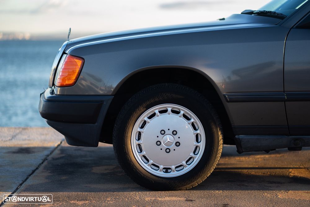 Mercedes-Benz W124 (1984-1997) 300 D Turbo - 18