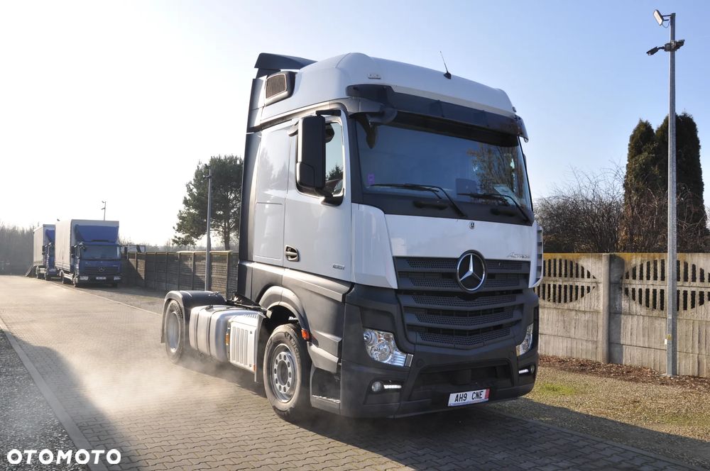 Mercedes-Benz Actros - 2
