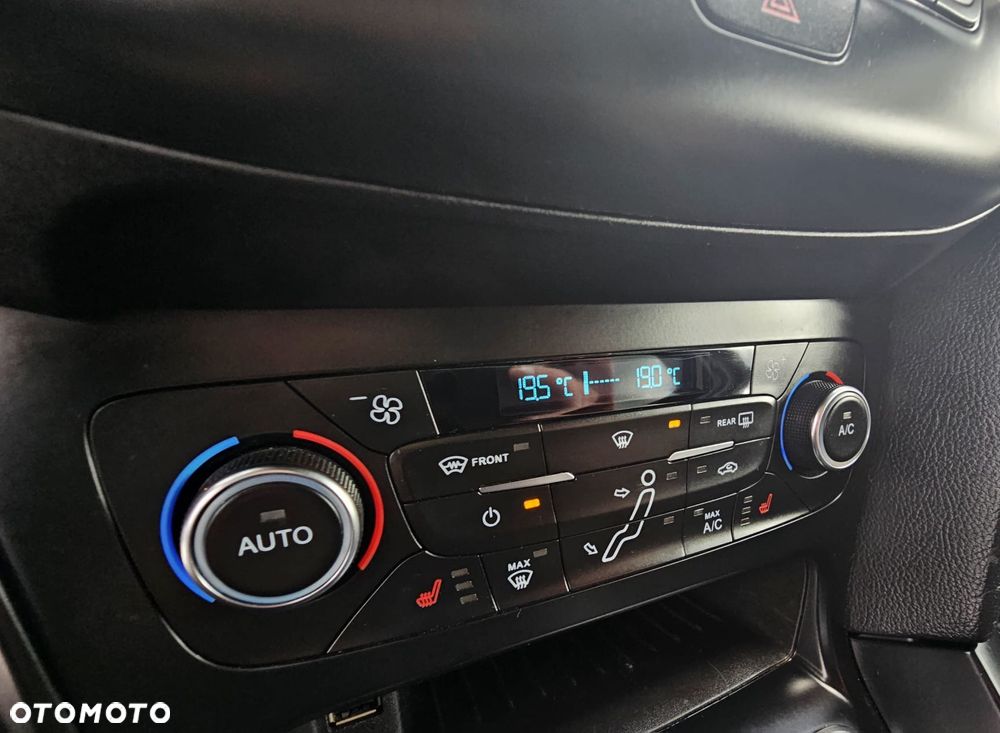 Ford Focus Turnier 2.0 EcoBoost ST mit Leder-Sport-Paket - 29