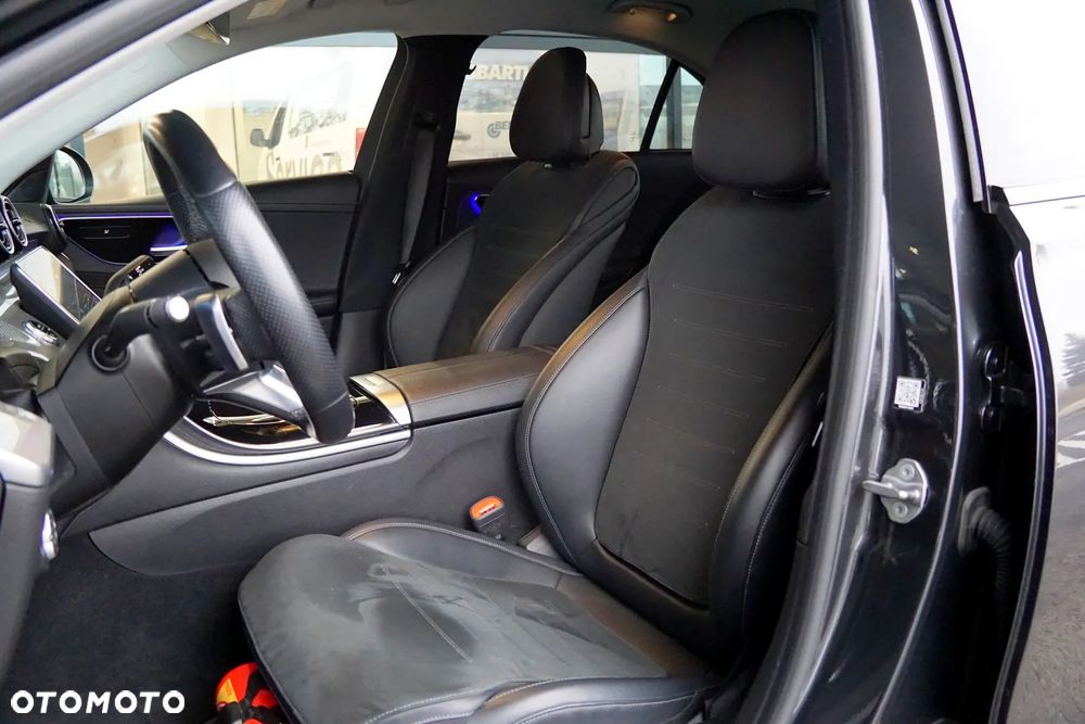 Mercedes-Benz Klasa C 180 9G-TRONIC AMG Line - 19