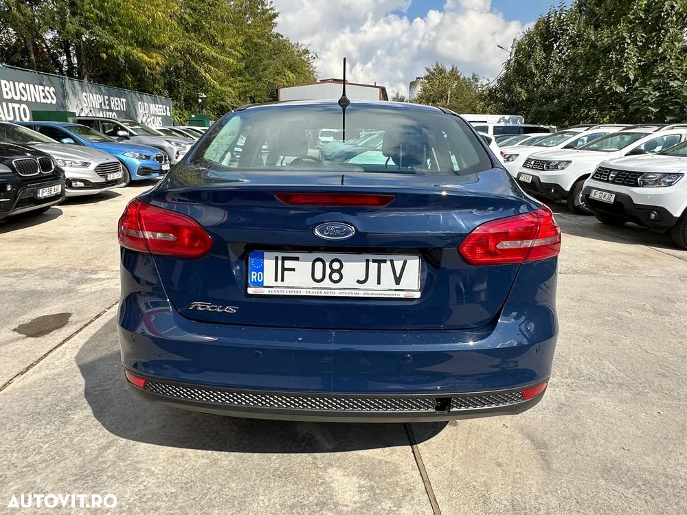 Ford Focus 1.5 TDCi Powershift Titanium - 6