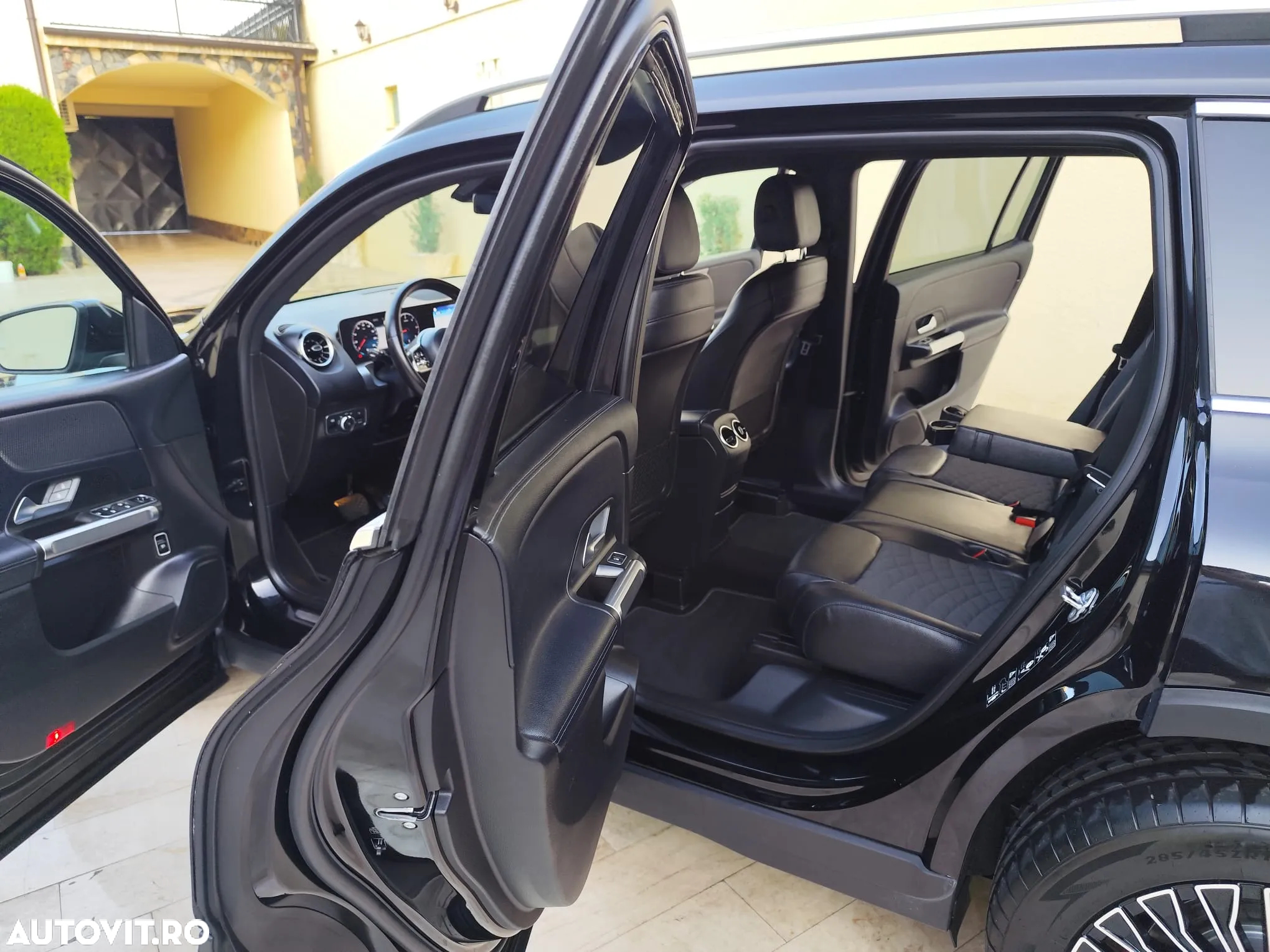 Mercedes-Benz GLB - 8