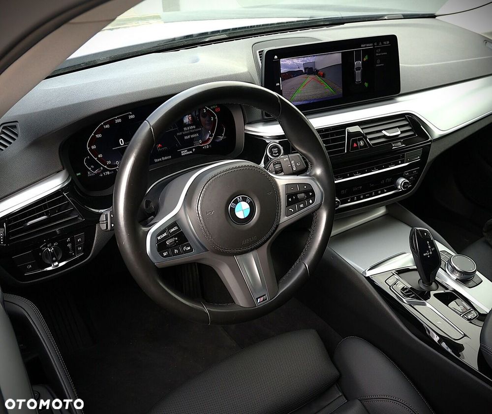 BMW Seria 5 520d xDrive mHEV - 39