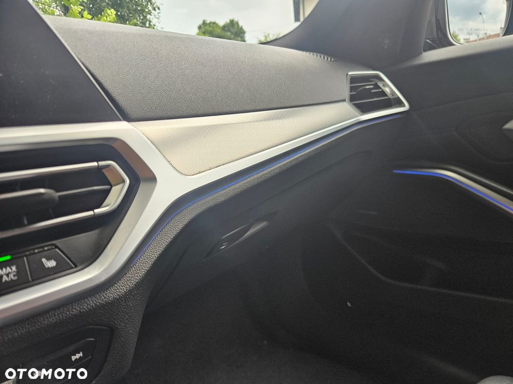 BMW Seria 3 330i xDrive M Sport sport - 9
