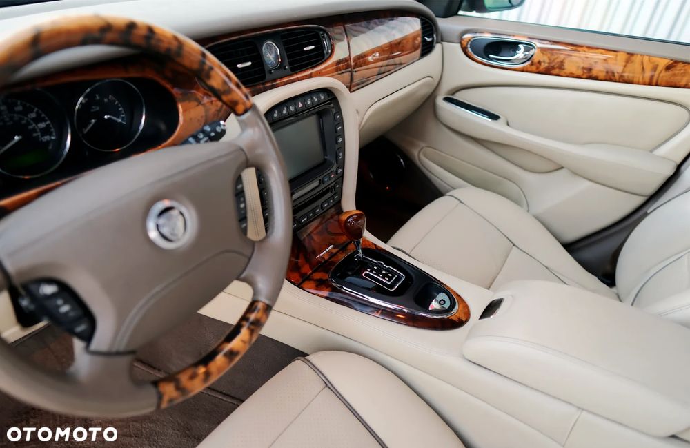 Jaguar XJ XJ8 4.2 LWB - 19