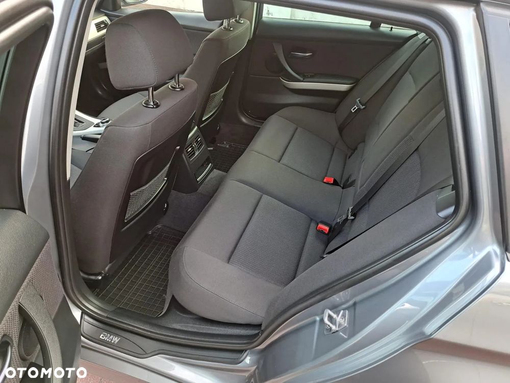 BMW Seria 3 318d DPF Touring Edition Exclusive - 11