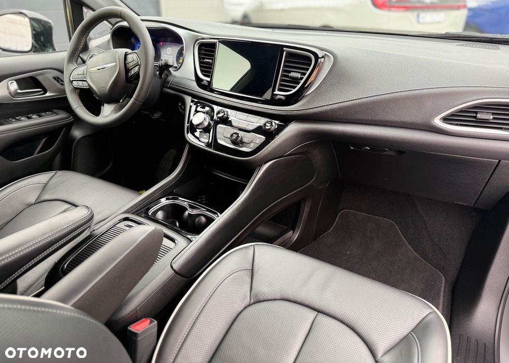 Chrysler Pacifica - 24