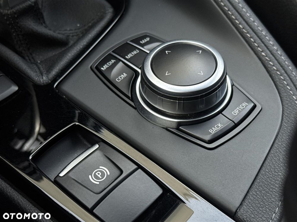 BMW X1 sDrive18i - 16