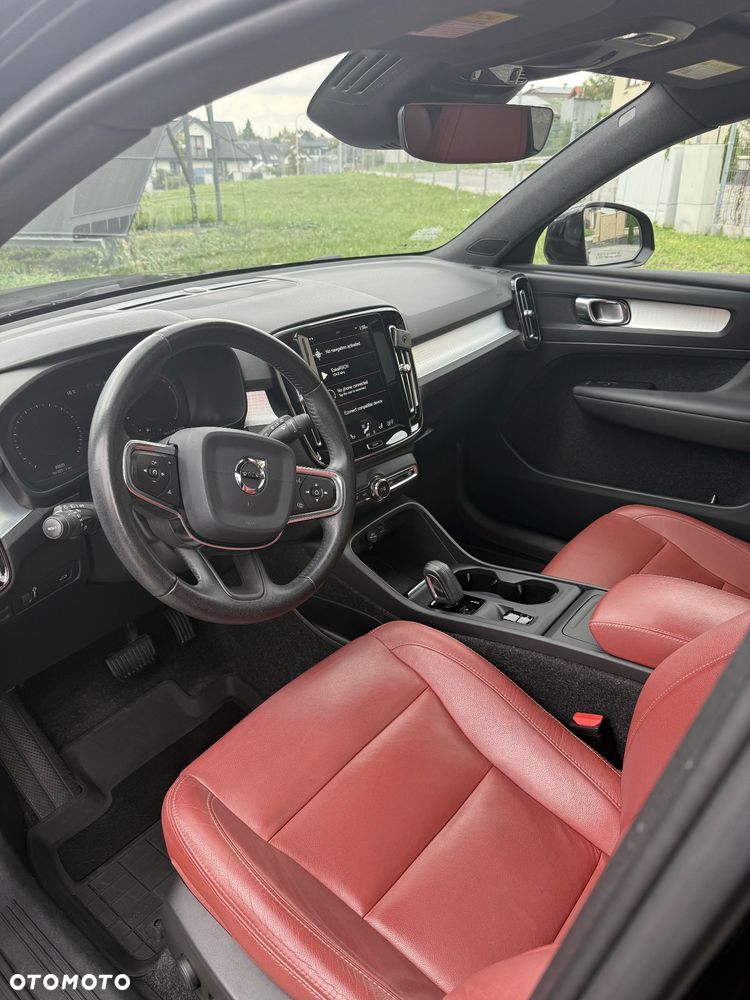Volvo XC 40 T5 AWD Geartronic Momentum - 4