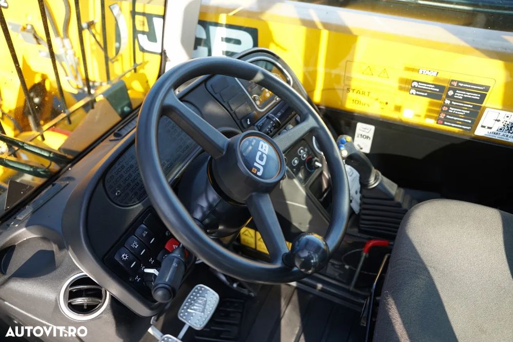 JCB 535-95 / ÎNCĂRCĂTOR TELESCOPIC CU DIRECȚIE / CUPĂ / FURCĂ / ÎNCĂRCĂTOR / CAPACITATE DE RIDICARE 3.500 KG / - 28
