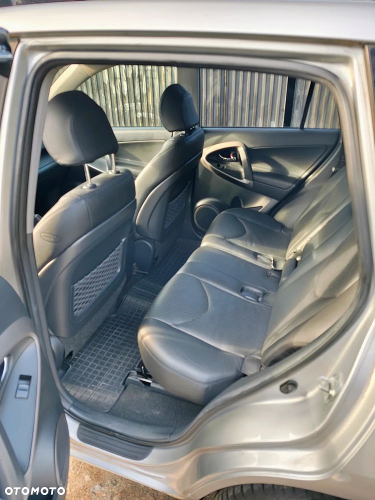 Toyota RAV4 2.2 D-4D Premium - 8