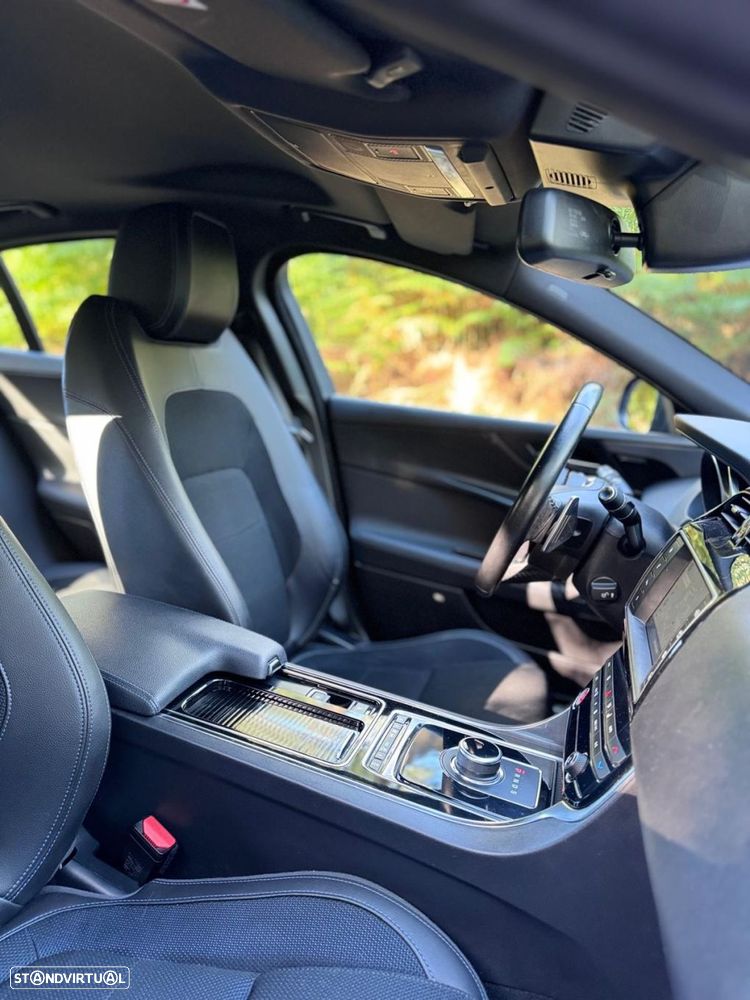 Jaguar XE 2.0 D R-Sport Aut. - 30