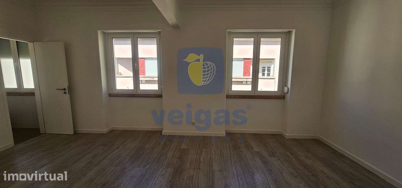 Apartamento Remodelado T2 Convertido em T1 | 2 WC | Vista Rio - Grande imagem: 5/32