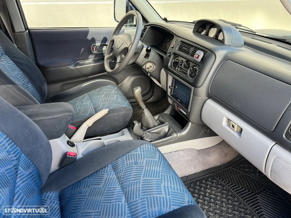 Mitsubishi Pajero Sport 2.5 TD GLS - 15