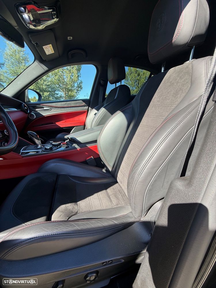 Alfa Romeo Stelvio - 13