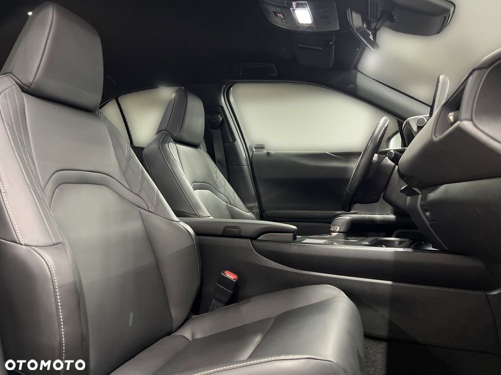 Lexus UX 300h F Sport Design - 12