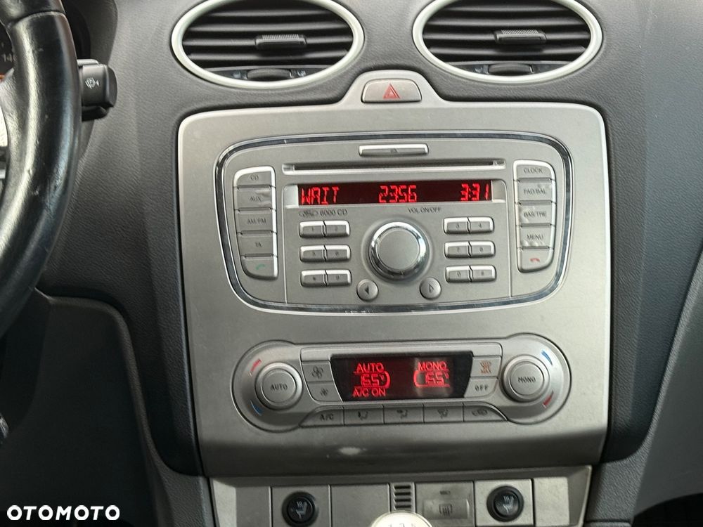 Ford Focus 1.6 16V Titanium - 8